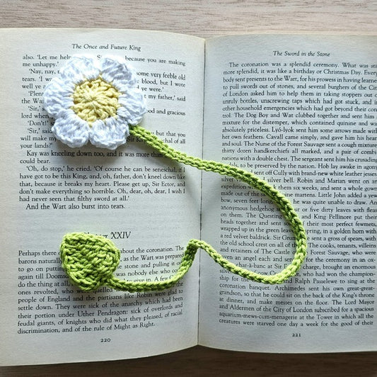 Crochet Daisy & leaf bookmark