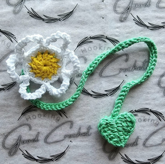 Crochet 3D Daisy and leaf bookmark